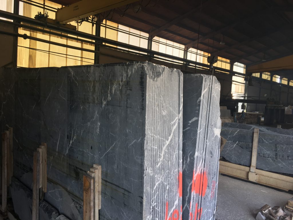 Marmol negro marquina