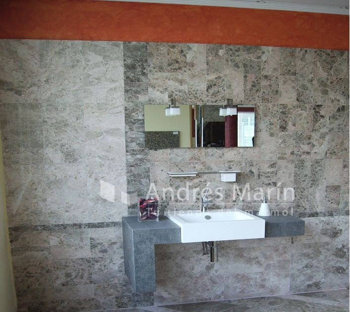 marmol-beiserpiente alicatados de marmol baño